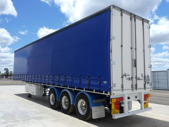 2007 Maxitrans 22 Pallet Flat Deck Curtainsider 