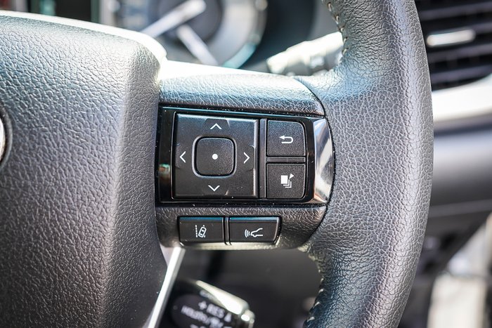 2025 Toyota HILUX SR5