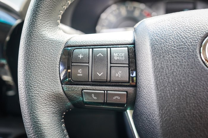 2025 Toyota HILUX SR5