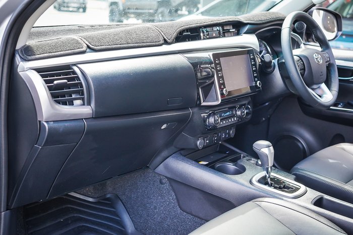 2025 Toyota HILUX SR5