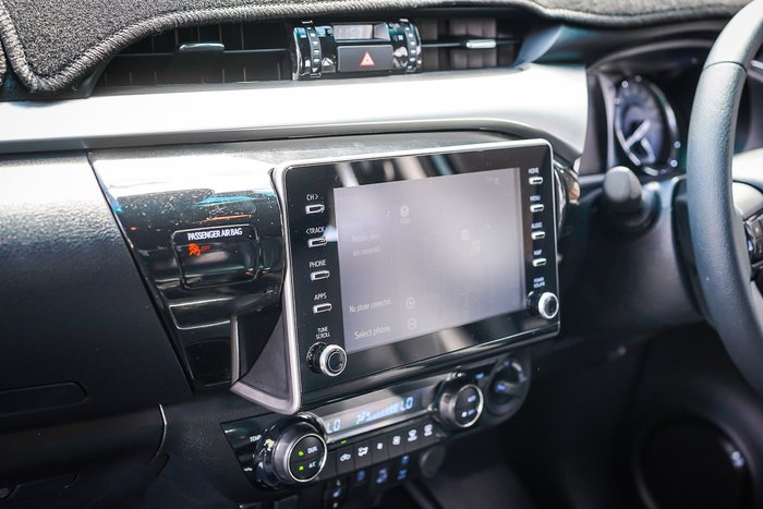 2025 Toyota HILUX SR5