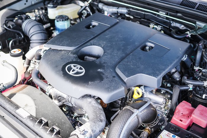 2025 Toyota HILUX SR5