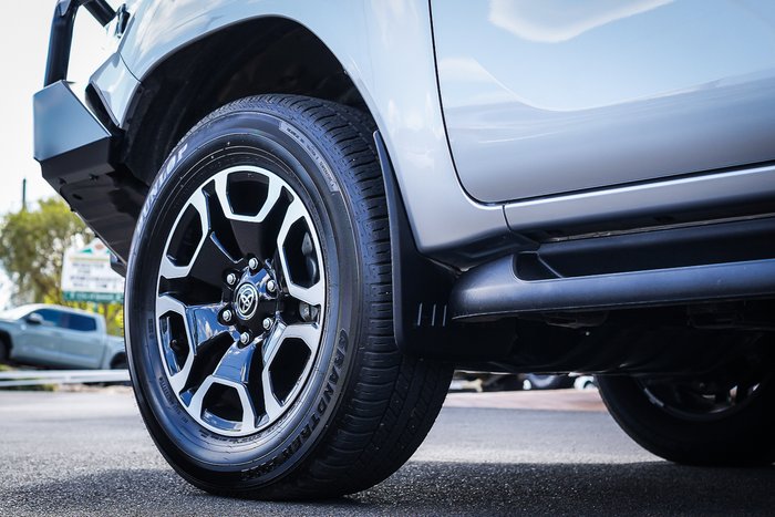 2025 Toyota HILUX SR5