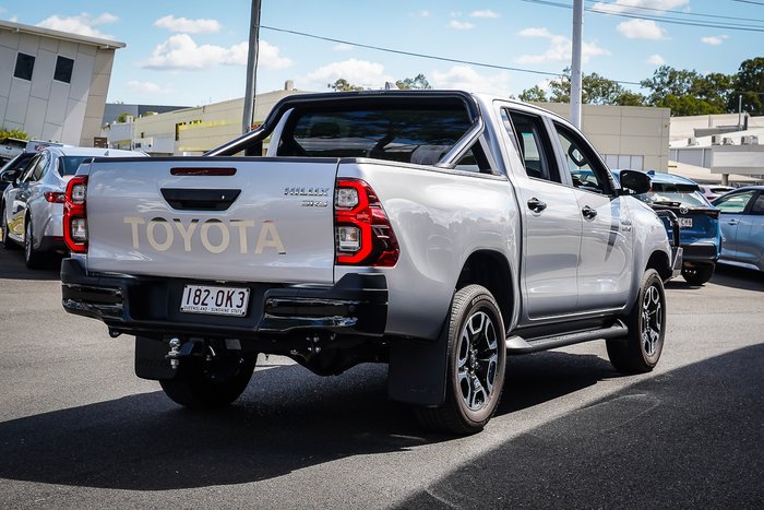 2025 Toyota HILUX SR5