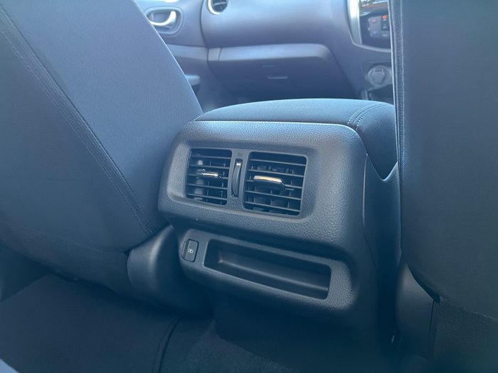 2025 Nissan Navara ST-X