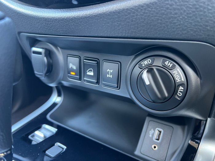 2025 Nissan Navara ST-X