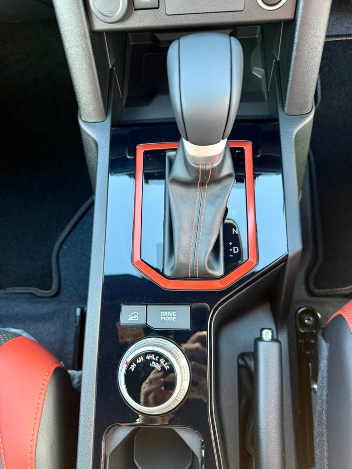 2025 NISSAN NAVARA ST-X