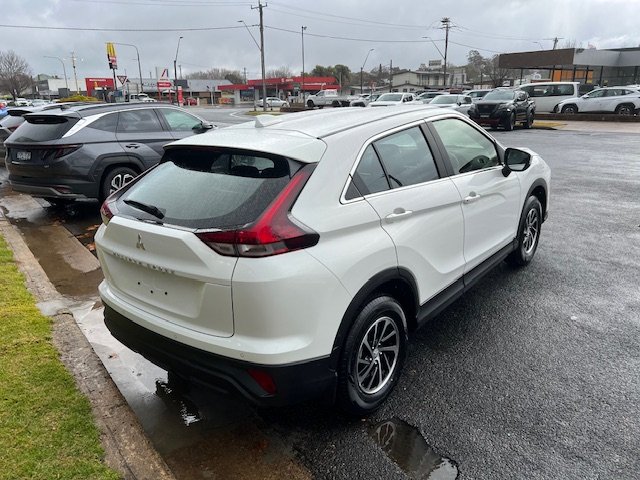 2024 MITSUBISHI ECLIPSE CROSS ES