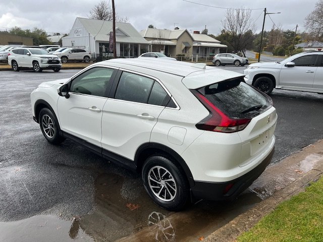 2024 MITSUBISHI ECLIPSE CROSS ES