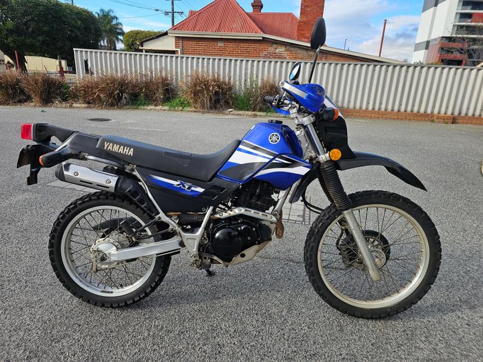 2005 Yamaha XT250V Blue