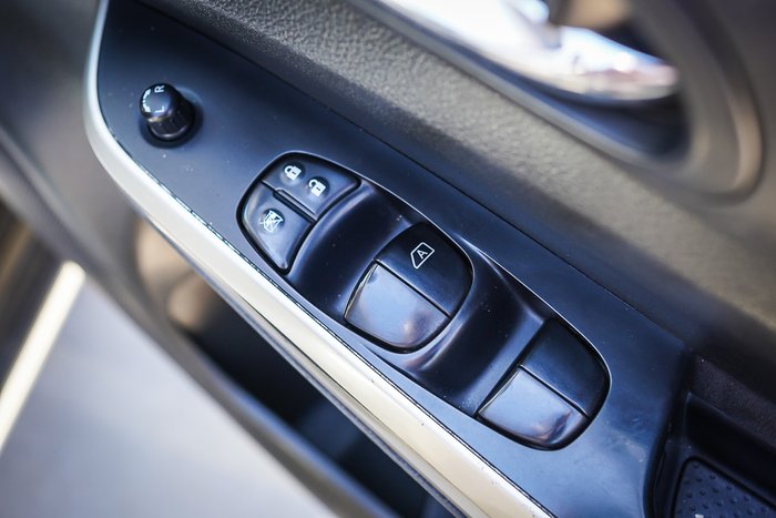 2017 NISSAN NAVARA RX (4x2)