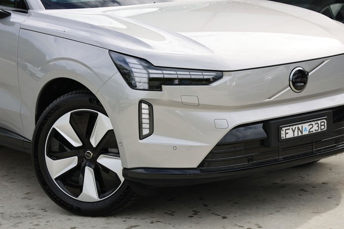 2025 Volvo EX90 Plus Twin Motor