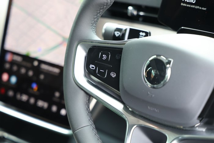 2025 Volvo EX90 Plus Twin Motor