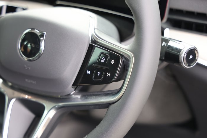 2025 Volvo EX90 Plus Twin Motor