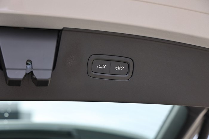 2025 Volvo EX90 Plus Twin Motor