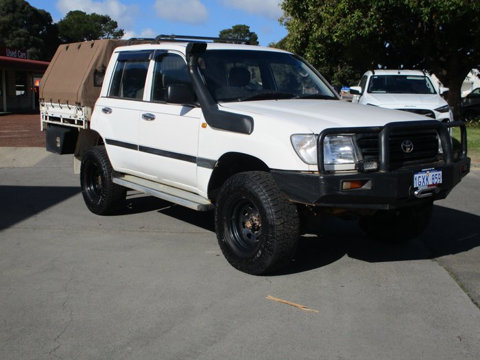 2003 Toyota Landcruiser Standard HZJ105R White