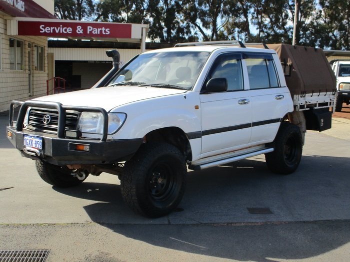 2003 Toyota Landcruiser Standard HZJ105R White