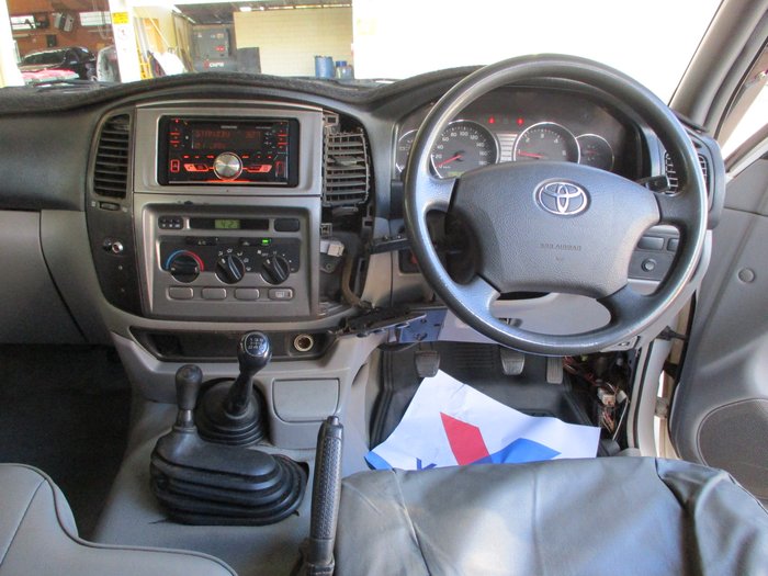 2003 Toyota Landcruiser Standard HZJ105R White