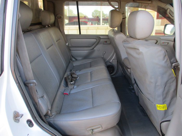 2003 Toyota Landcruiser Standard HZJ105R White