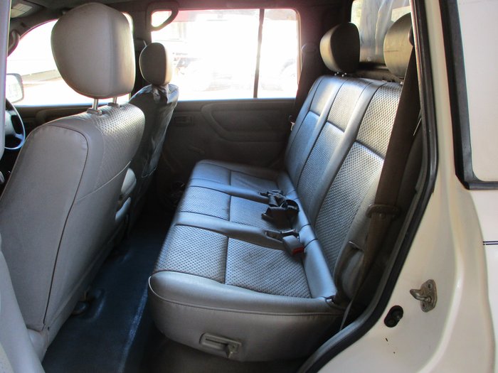 2003 Toyota Landcruiser Standard HZJ105R White