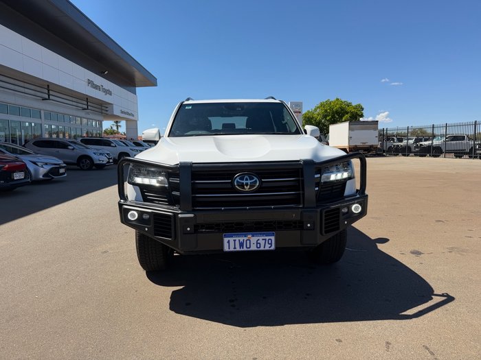 2024 Toyota LANDCRUISER GXL White