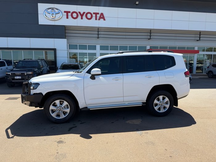 2024 Toyota LANDCRUISER GXL White