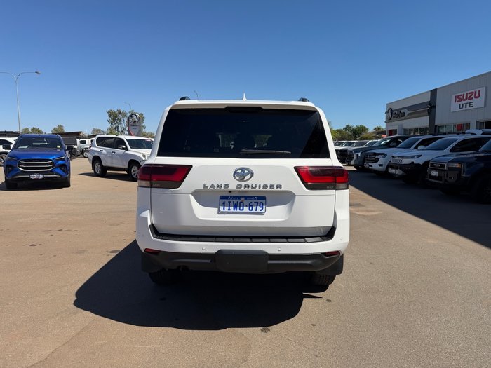 2024 Toyota LANDCRUISER GXL White