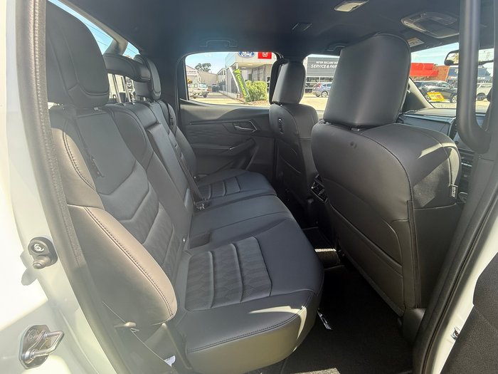 2025 Isuzu D-MAX BLADE