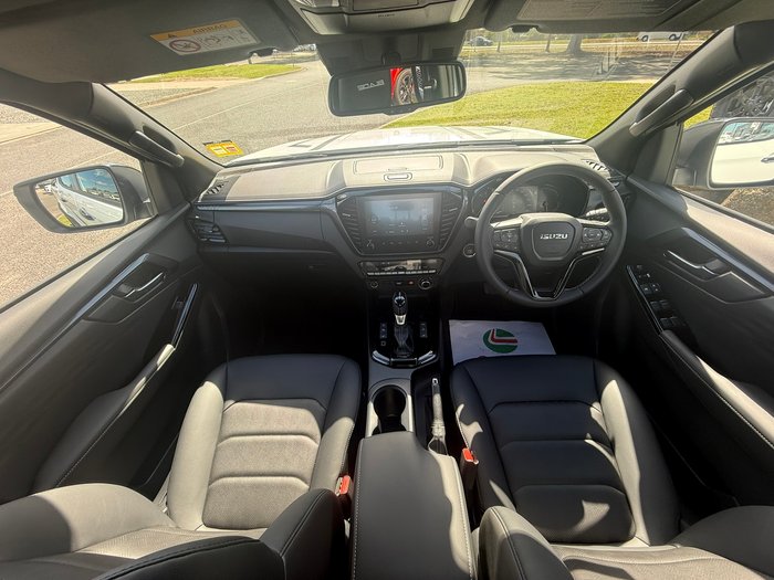 2025 Isuzu D-MAX BLADE