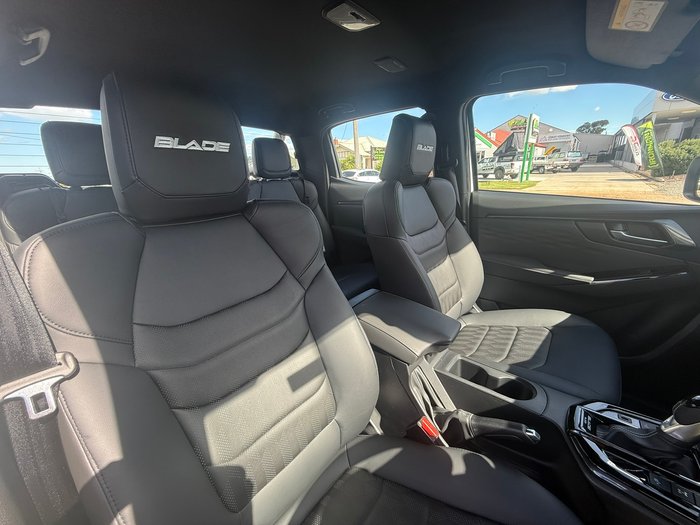 2025 Isuzu D-MAX BLADE