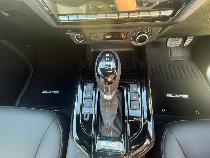 2025 Isuzu D-MAX BLADE