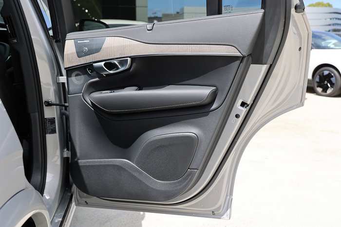 2023 Volvo XC90 Recharge Ultimate T8 Plug-In Hybrid