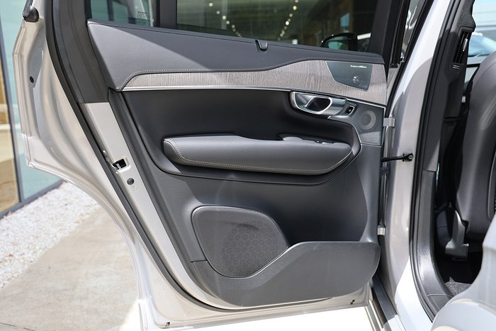 2023 Volvo XC90 Recharge Ultimate T8 Plug-In Hybrid