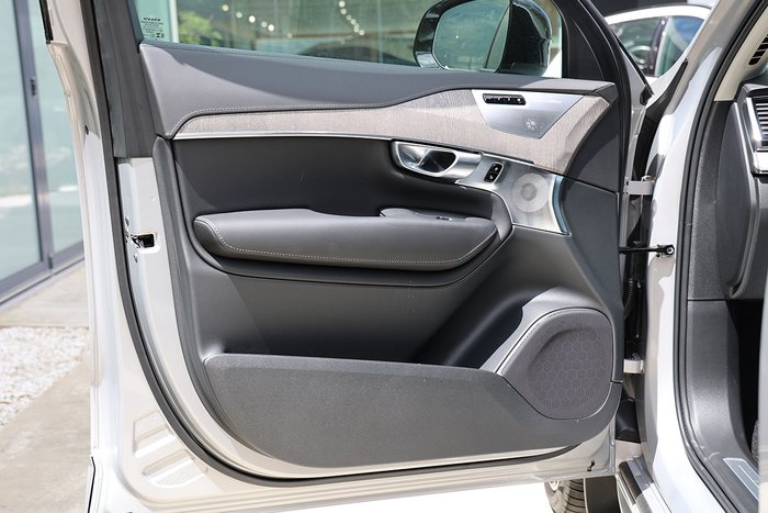 2023 Volvo XC90 Recharge Ultimate T8 Plug-In Hybrid