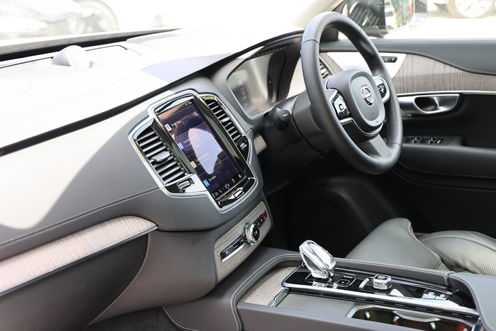 2023 Volvo XC90 Recharge Ultimate T8 Plug-In Hybrid