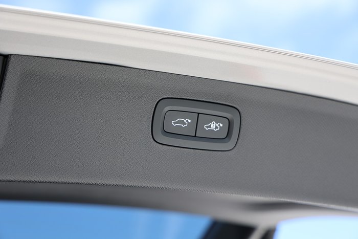 2023 Volvo XC90 Recharge Ultimate T8 Plug-In Hybrid