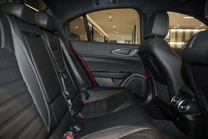 2025 Alfa Romeo Giulia Quadrifoglio Estrema