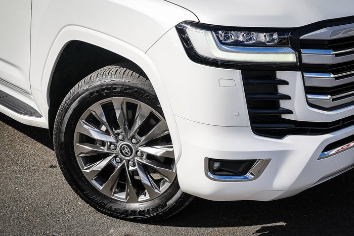 2025 Toyota LANDCRUISER Sahara ZX