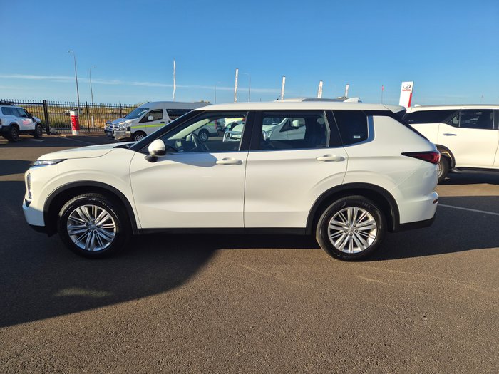 2024 MITSUBISHI OUTLANDER White