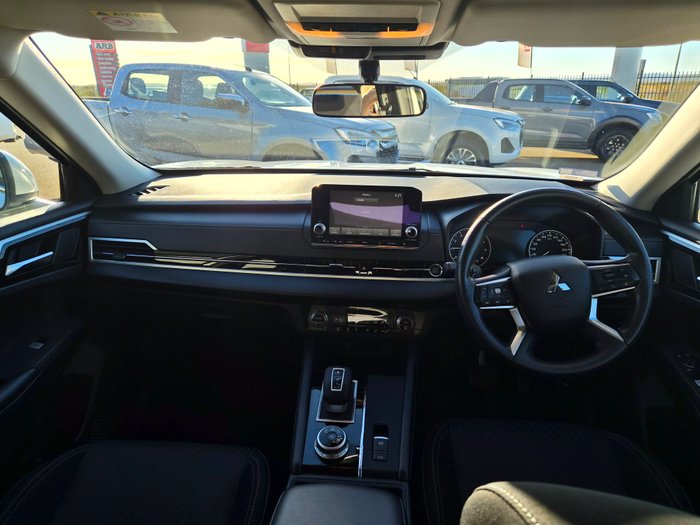 2024 MITSUBISHI OUTLANDER White