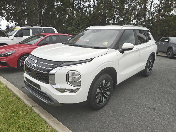 2025 MITSUBISHI Outlander LS