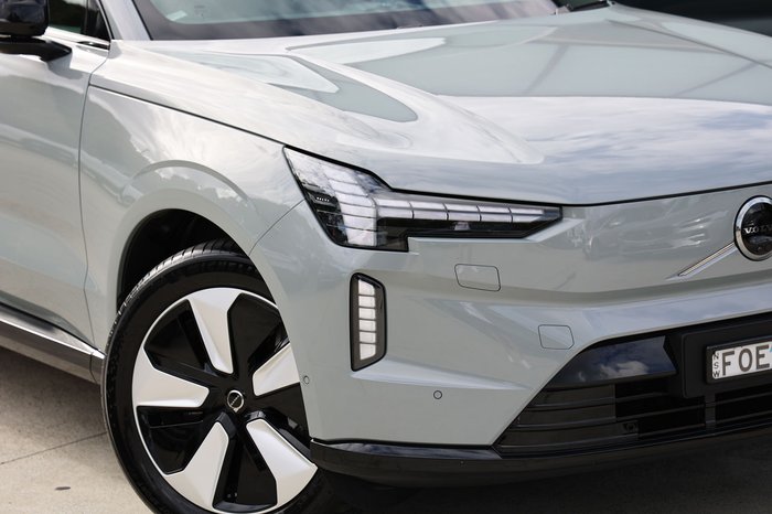 2024 Volvo EX90 Plus Twin Motor