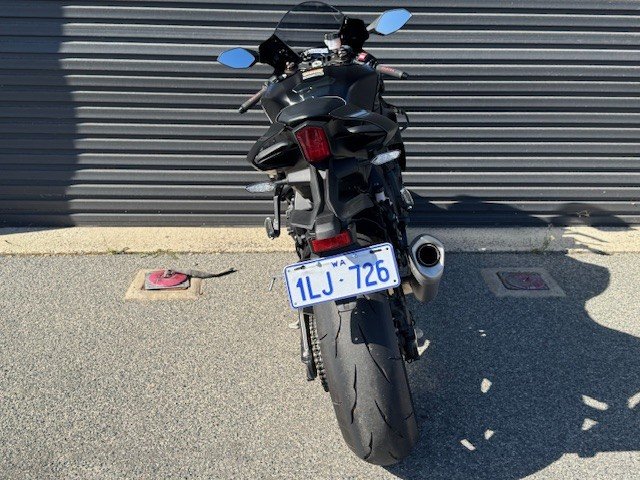 2025 Yamaha YZF-R1 Black