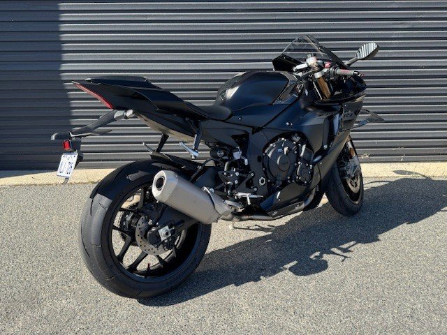 2025 Yamaha YZF-R1 Black
