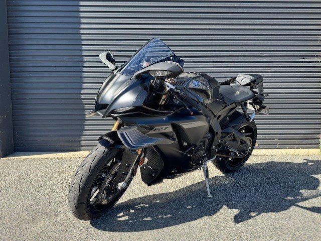 2025 Yamaha YZF-R1 Black