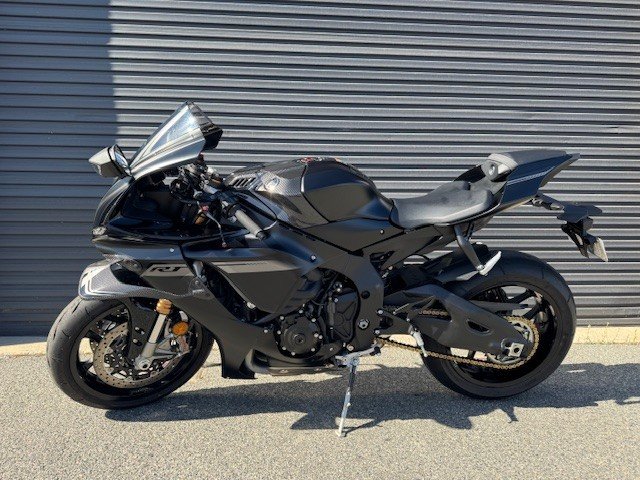 2025 Yamaha YZF-R1 Black