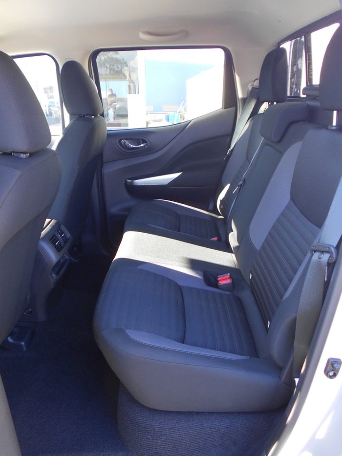 2025 Nissan Navara ST-X