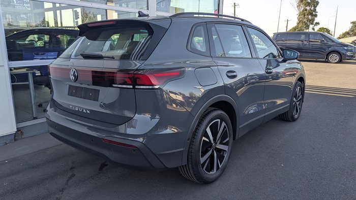 2024 VOLKSWAGEN Tiguan LIFE