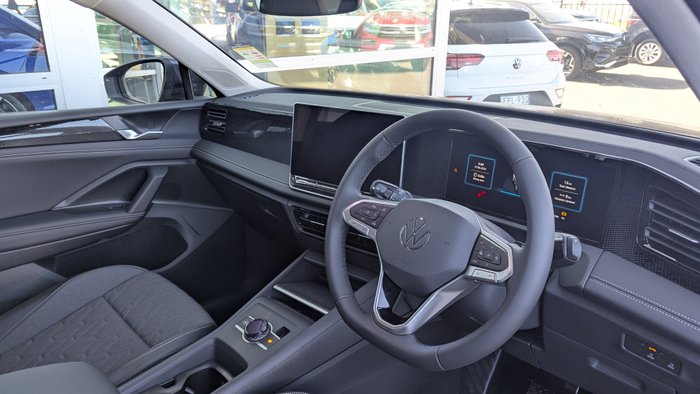 2024 VOLKSWAGEN Tiguan LIFE