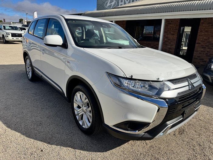 2020 MITSUBISHI Outlander ES